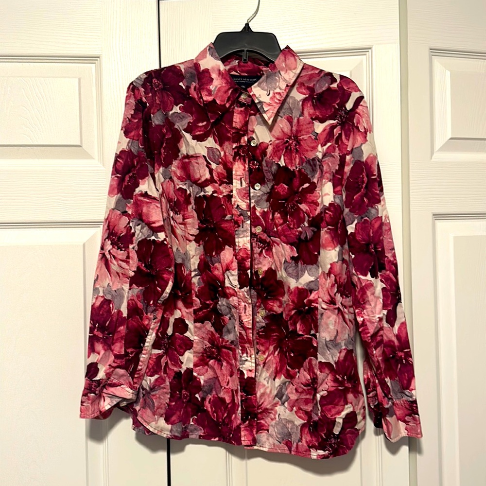 Jones New York Signature 2X. Pink and purple Button up Blouse.